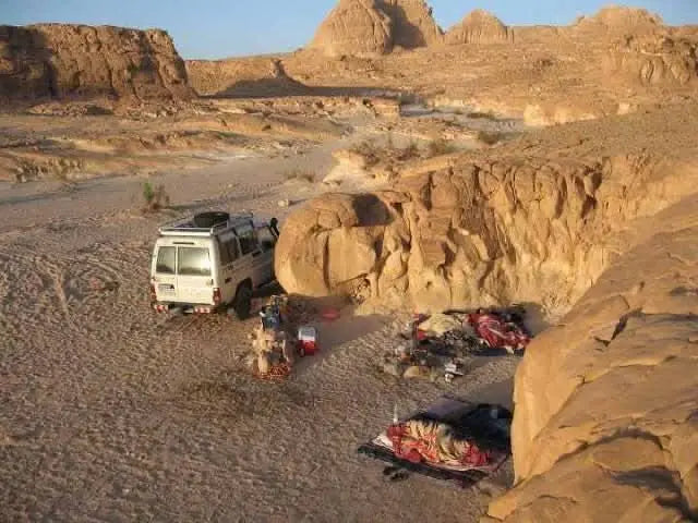 Jeep-Safari with Stargazing: A white van in a desert landscape, capturing the adventure of exploring El Gouna's valleys and starry skies.