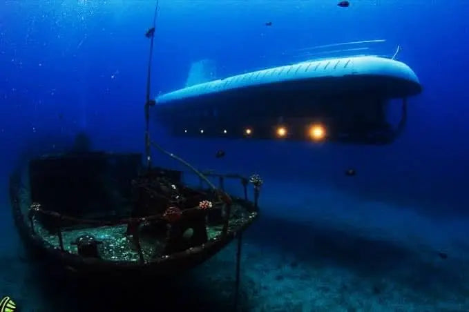 Sindbad U-Boot Tour image features a submarine underwater alongside a boat, highlighting the unique underwater adventure experience in the Red Sea.
